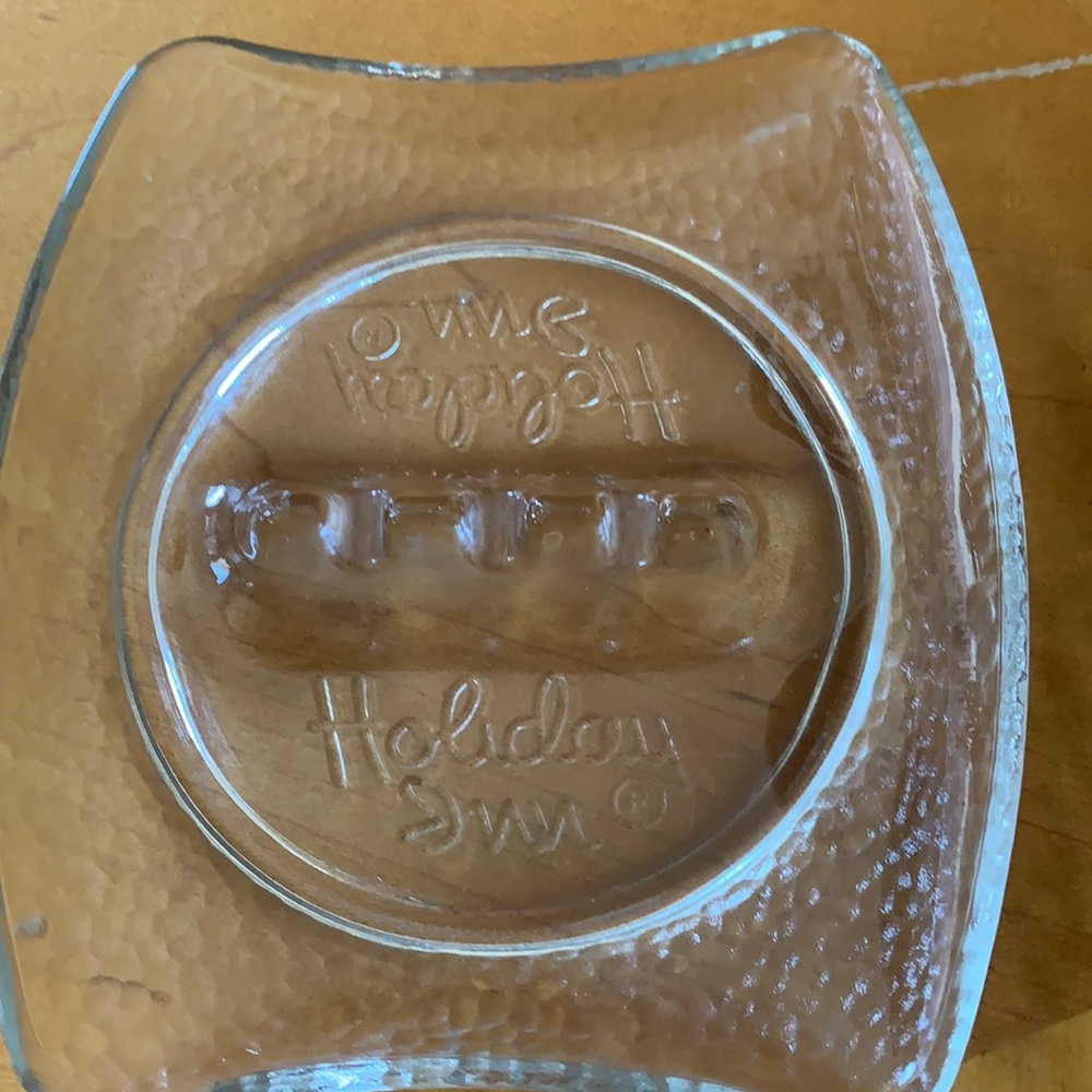 ash tray vintage reads holiday inn